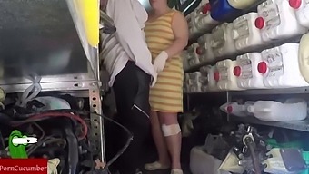 Amatööri Pari Työpaikan Seksiä Kiinni Piilokamera