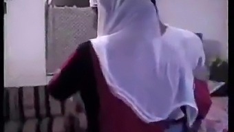 핫한 Mp4 비디오에서 아랍 남자와 이모