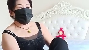 Зрела Азијаткиња Тражи Сексуално Задовољство.