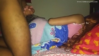 Pertemuan Intim: Penetrasi Biasa Ayah Tiri Semasa Waktu Malam