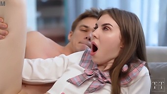 애니메이션 소녀와 함께 궁극적인 쾌감을 경험하고 오르가즘을 느껴보세요