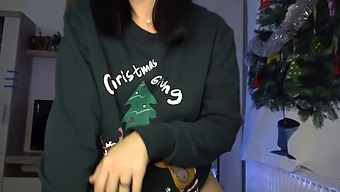 Le Cadeau De Noël De La Demi-Sœur Anna: Sexe Chaud Et Éjaculation Interne Orale