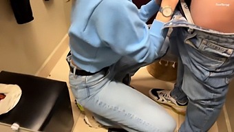 Se En Ekte Creampie I Prøverommet! Kom Inni En Trang Fitte Mens Du Prøver På Jeans