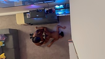 Amatööri Musta Pari Nauttii Intohimoisesta Seksistä Kotona (Cumshot)