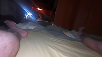 Уживам У Аналној Игри Своје Полусестре, Упуштам Се У Однос Отпозади И Пуштам Свој Ејакулат На Њен Обилан Постериор.