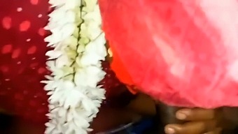 Wanita India Yang Melibatkan Diri Dalam Aktiviti Seksual Semasa Memakai Topeng Dalam Video Lucah