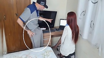 Isteri Amatur Menikmati Permainan Fetish. Dengan Sokongan Teknologi, Dia Menikmatinya
