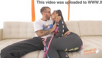 Tutki Aidra Foxin Toiveiden Syvyyksiä Tässä Intensiivisessä Videossa